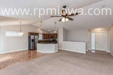 Main picture of 5016 NE Innsbruck Dr