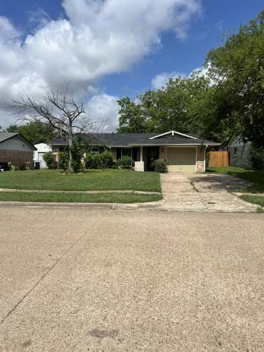 Main picture of 1405 E Park Dr
