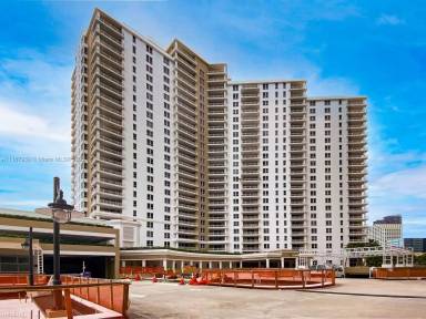Main picture of Courvoisier Courts Brickell Key