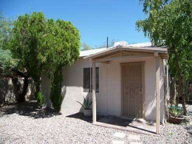 Main picture of 3323 E Bellevue St