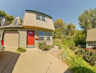Main picture of 300 Orchard Cir