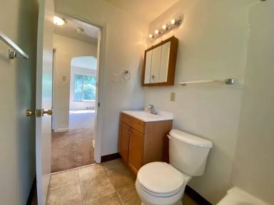Main picture of 122 Parkwood Ln