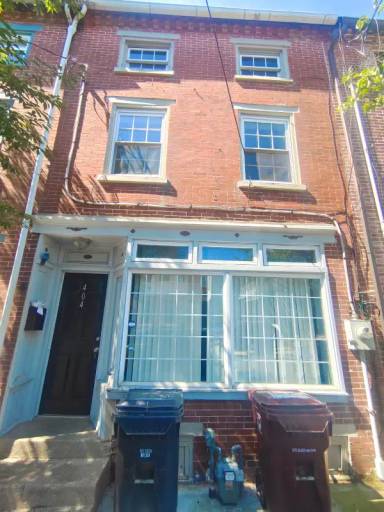 Main picture of 404 W 6th St