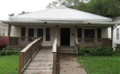 Main picture of 124 W Park St