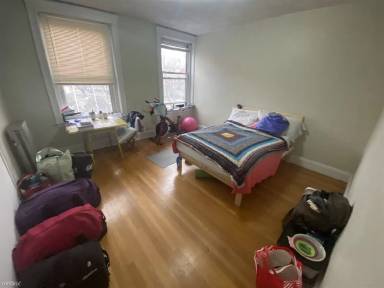 Main picture of 180 Saint Paul St