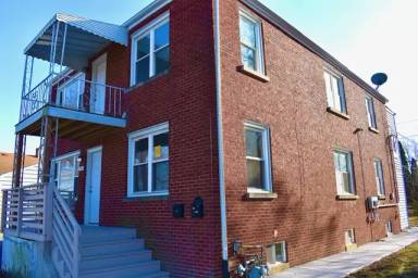 Main picture of 396 W 15th St