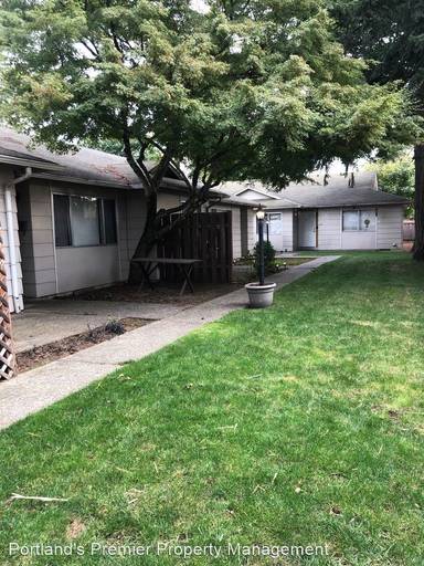 Main picture of 7822 SE Mitchell St