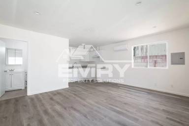 Main picture of 3848 W 105th St