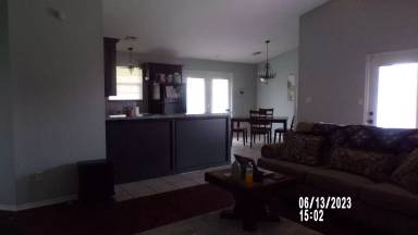 Main picture of 2420 SW 44th St