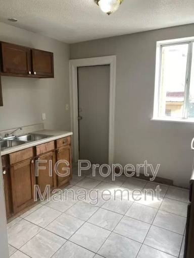 Main picture of 427 W G St - D5