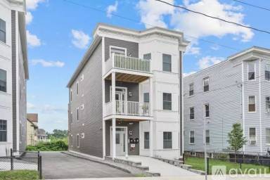 Main picture of 28 Browning Ave
