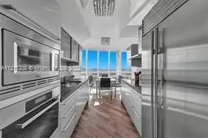 Main picture of Trump Royale Condo