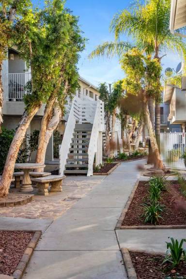 Main picture of 215 S Lincoln Ave