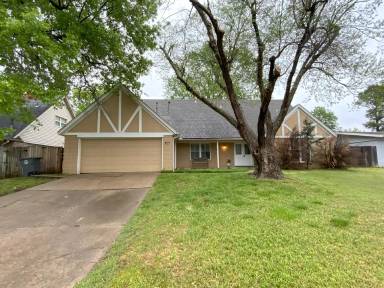 Main picture of 4637 S Lakewood Ave