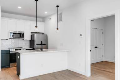 Main picture of 3308 E Marshall St