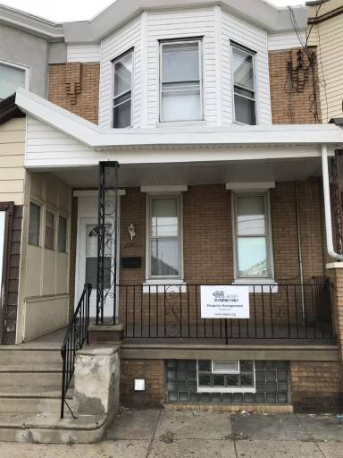Main picture of 2046 Bridge St