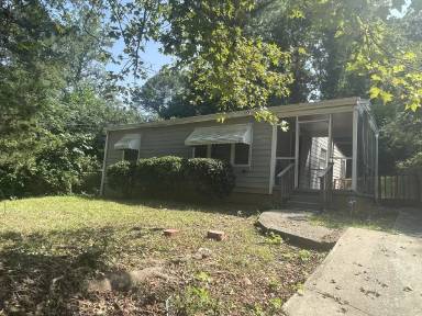 Main picture of 2040 Akron Dr SE