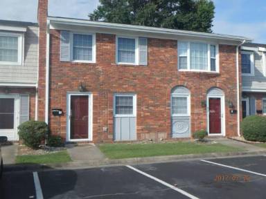 Main picture of 3000 Golden Rd