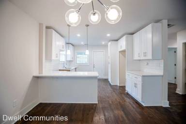 Main picture of 1566 Donald Lee Hollowell Pkwy NW
