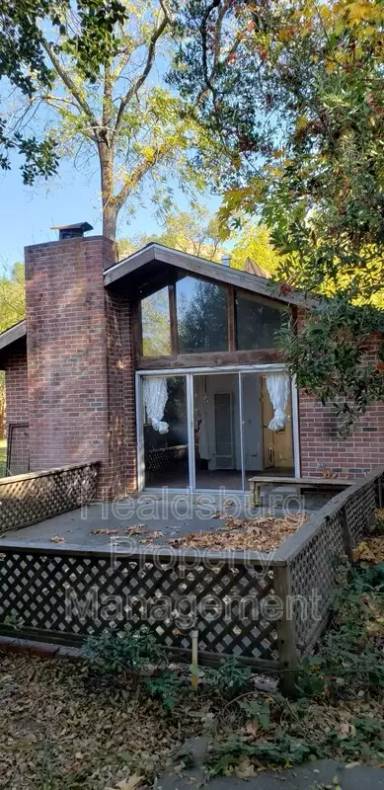 Main picture of 1855 Bailhache Ave