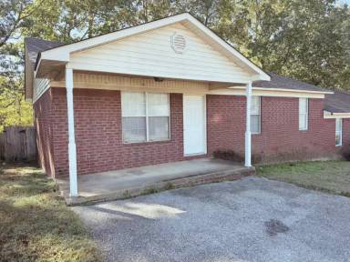 Main picture of 102 Calli St