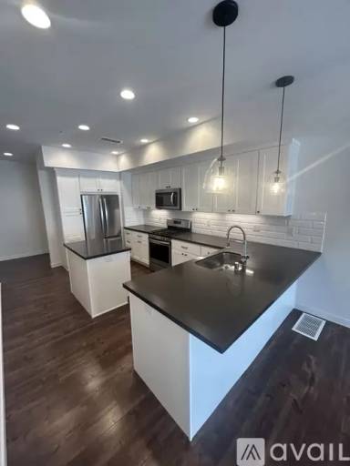 Main picture of 4100 Voltaire St