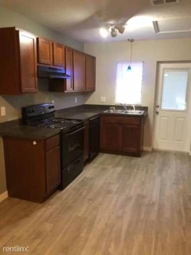 Main picture of 9271 N Peachtree Way