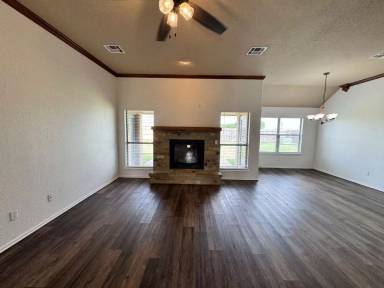 Main picture of 2345 Bradford Ave