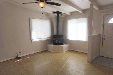 Main picture of 121 Steffen St