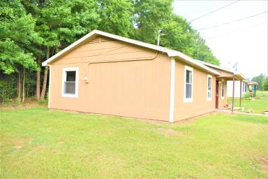 Main picture of 2114 Railroad St