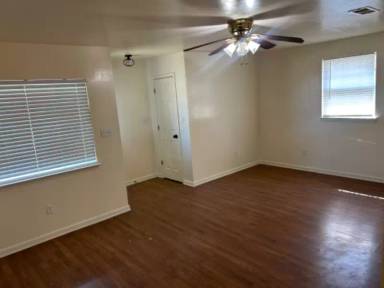 Main picture of 7710 W Laverne St