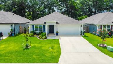 Main picture of 975 Lovebird Ct