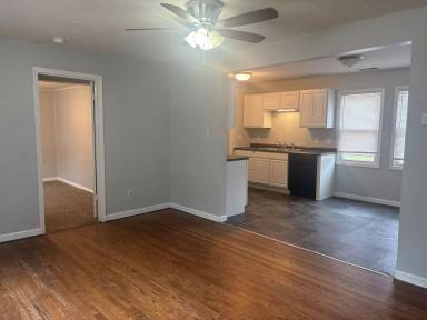 Main picture of 4416 S Cherry St