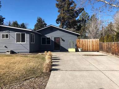 Main picture of 475 SE Douglas St