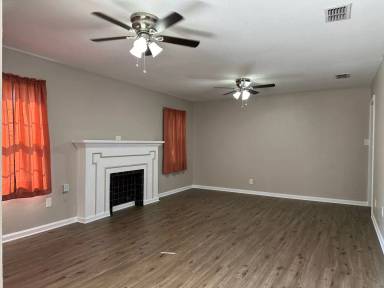 Main picture of 1305 Cambridge Dr