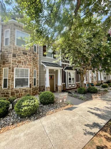 Main picture of 103 Portico St