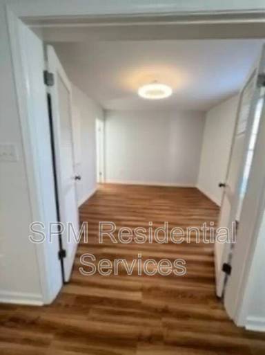 Main picture of 212 Red Cross St