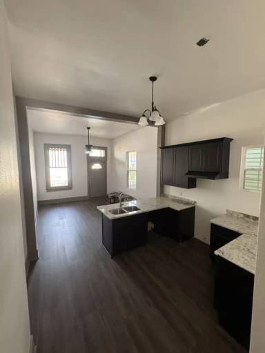 Main picture of 1844 Painters St