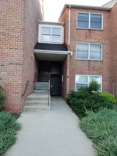 Main picture of 300 Chapel Ct