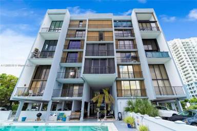 Main picture of 7899 NE Bayshore Ct