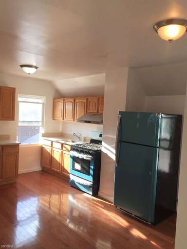 Main picture of 10774 101st St