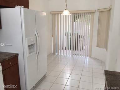 Main picture of 5244 NW 103rd Ave