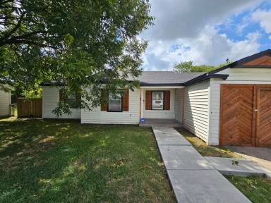 Main picture of 2613 Easter Ave