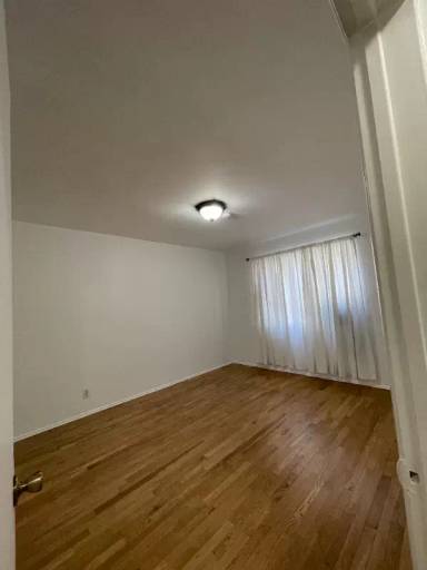 Main picture of 221 N Swall Dr