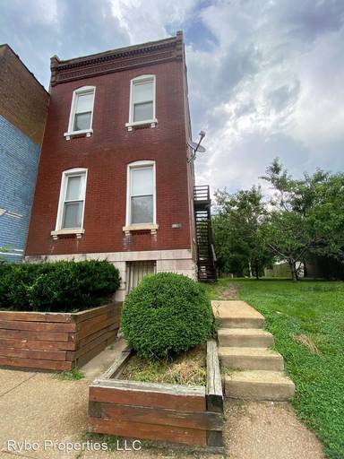 Main picture of 3321 Meramec St