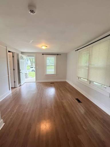 Main picture of 840 W 4th St