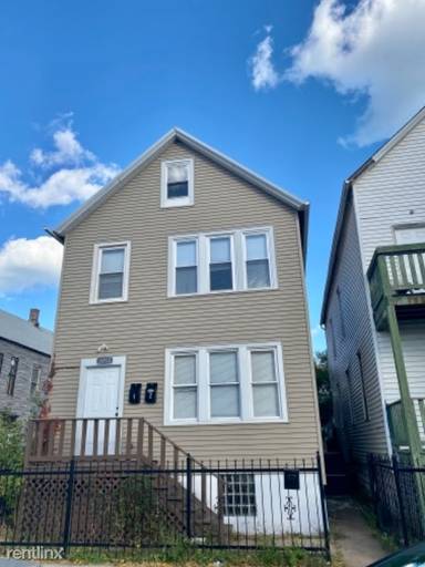 Main picture of 8253 S Brandon Ave