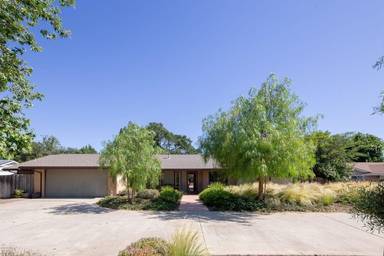 Main picture of 1335 Deer Trail Ln