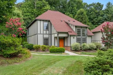Main picture of 32 Trafalgar Cir