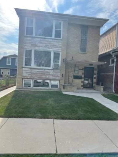 Main picture of 2236 N Nagle Ave